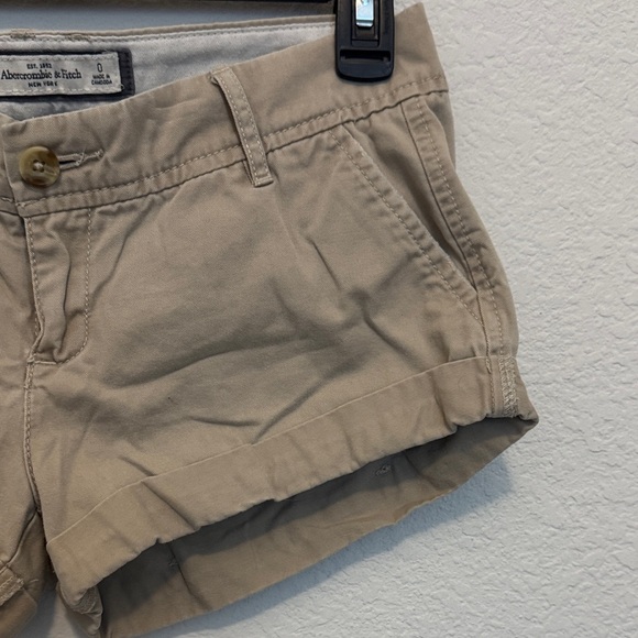 Abercrombie & Fitch Women's Tan Mini Cargo Shorts - Picture 3 of 7